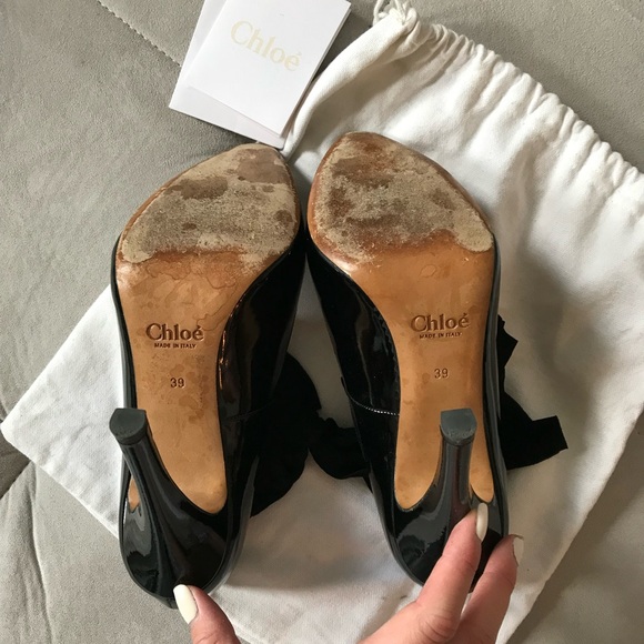 CHLOÉ | PRE-OWNED | Fall 2011 Velvet Bow Patent Leather Heels | 39 - Picture 6 of 7